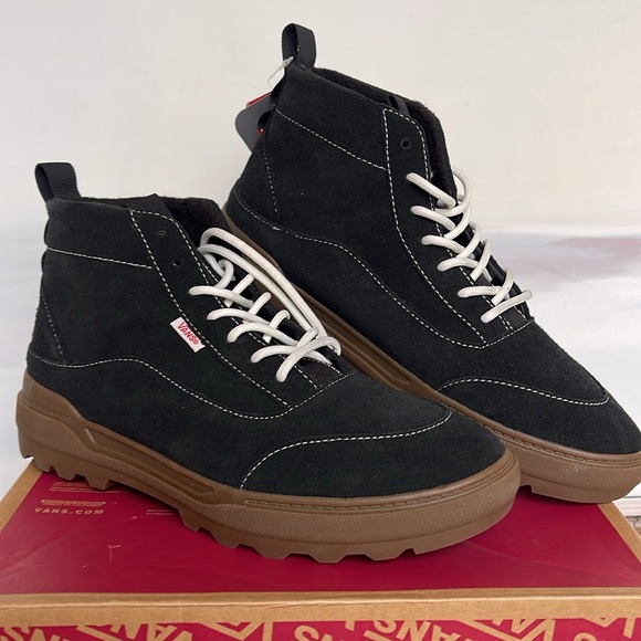 Vans WMNS Colfax Boot Mte-1
Gum/Black
VN000BCGW9Q
BOOTS Sneakers - Picture 5 of 16